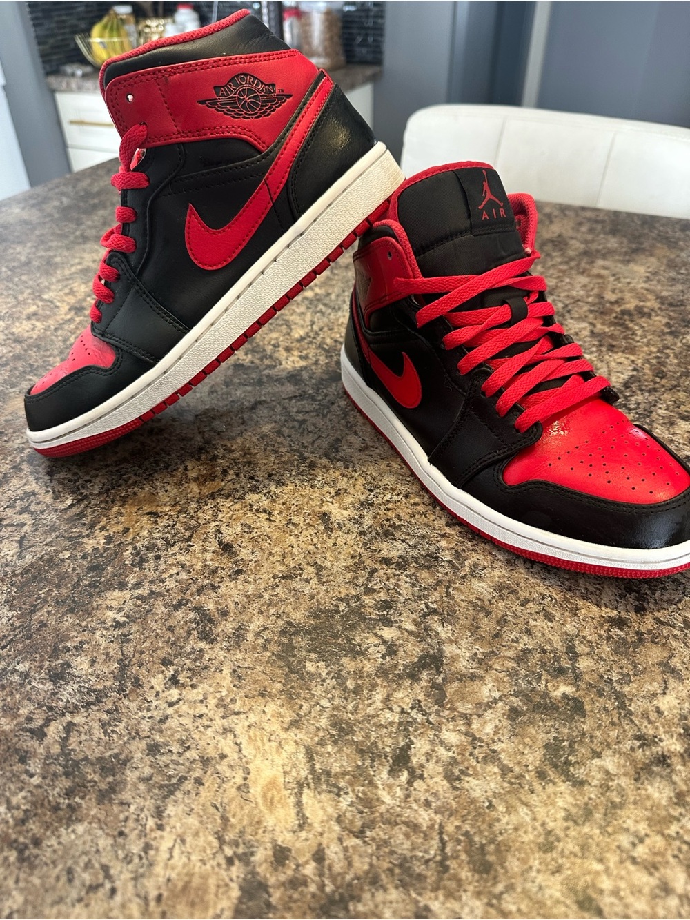 Nike Air Jordan 1 Retro High OG - Black/Red